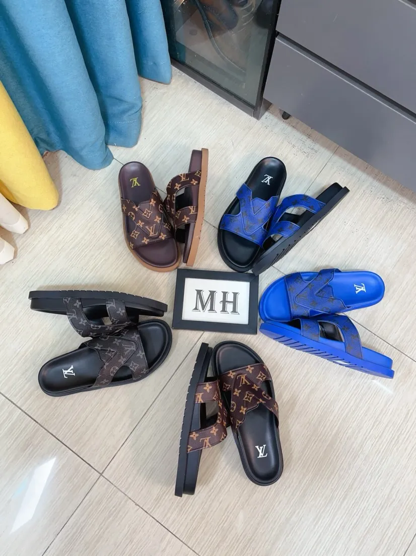 Men's shoes💰300🌹🌹【LV】Multi-color new men's slippers, original quality top version, original special cowhide presbyopia print➕sheepskin on the inside and side, non-slip combination sole, more stable walking, more comfortable and lightweight, high-end and generous, size: 38~44